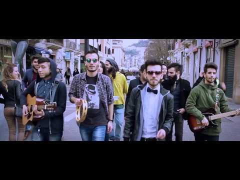 Snapshot - Breakfast on the moon (Official Video)