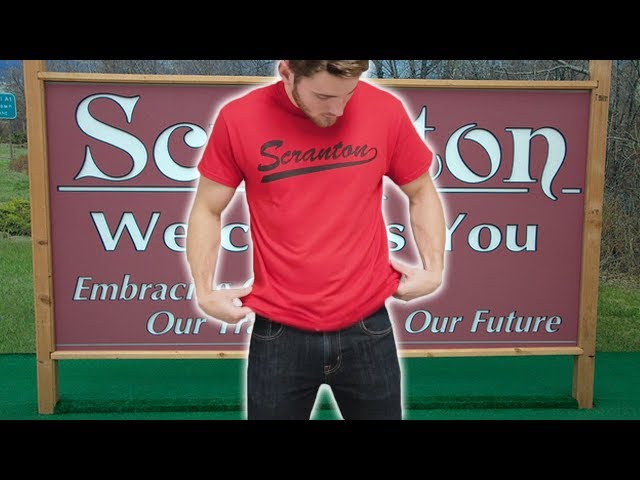 Vídeo relacionado con The Office Michael Scott Fun Run con logotipo de Dunder Camiseta
