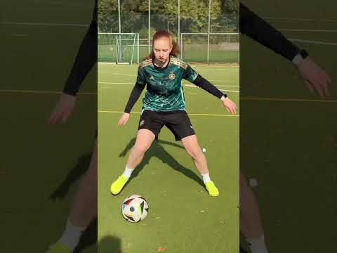 Was Männer denken, wie Frauen Fußball spielen🥲⚽️ #fußball #comedy #frauenfußball