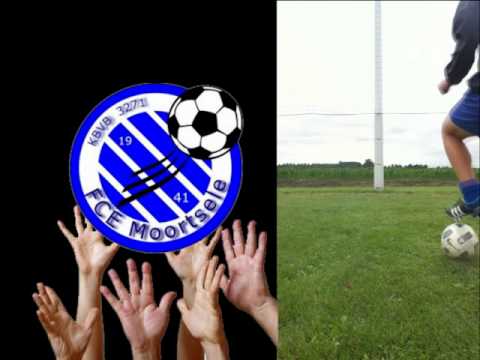 Op laag looptempo de bal met tipje voet naar voren rollen van linker naar rechter voet.