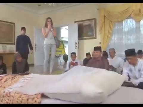 Ku Mandikan Jenazah Anakku FTV Hidayah