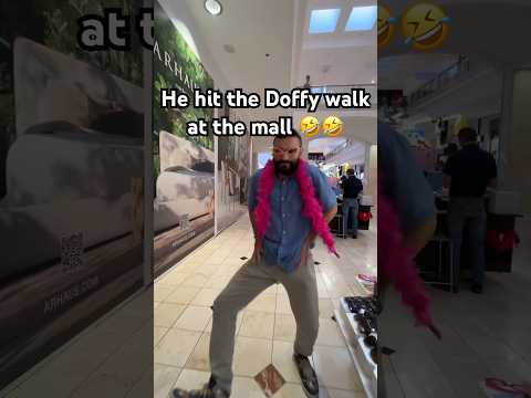 Doflamingo walk at the mall?? 🤣🤣 #onepiece #doflamingo #dressrosa #shorts