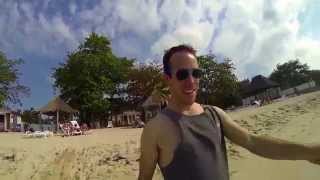 preview picture of video 'Our First Walk to the Beach in Negril'