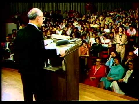 Milton Friedman - The Role of Government in a Free Society (Q&A) Liberty vs. Socialism