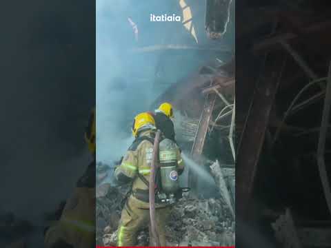 INCÊNDIO DE GRANDES PROPORÇÕES DESTRÓI SUPERMERCADO ALVORADA NO CENTRO DE POUSO ALEGRE
