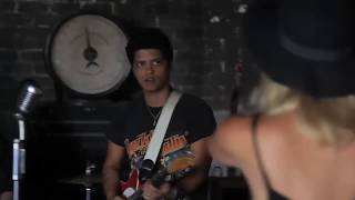 Bruno Mars &quot;Chunky&quot; (Music Video)
