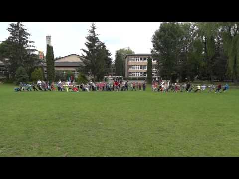 Deň detí 2012 - preťahovanie lanom 2