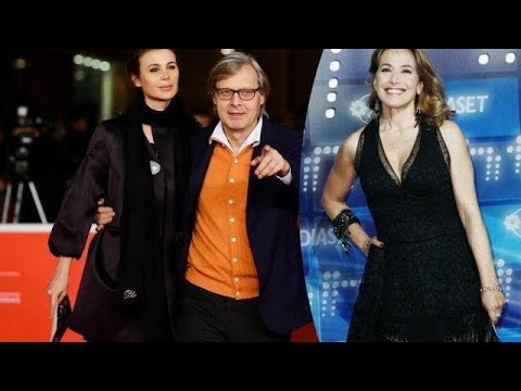 Gaffe Pomeriggio 5, D'Urso mostra Sgarbi con un'altra donna che non è la sua storica fidanzata