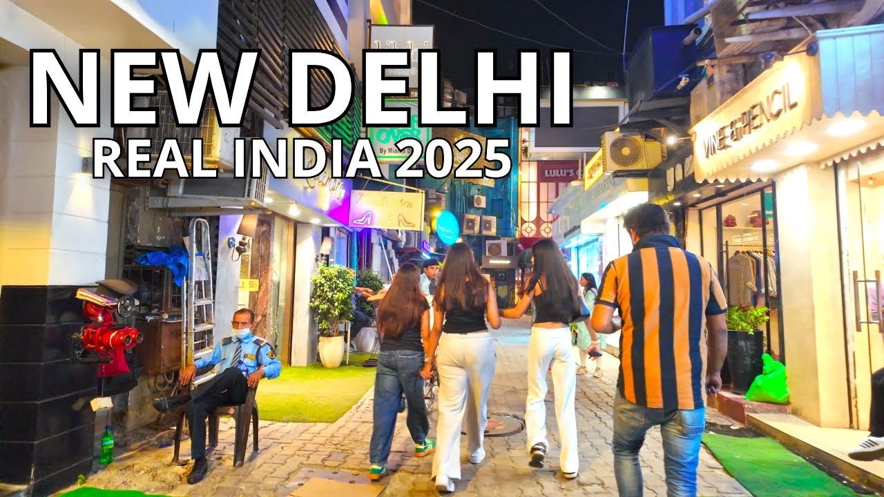 Immersive street-level walking tour through Delhi (Daily Life 17), India, showcasing authentic urban landscapes, local architecture, and the vibrant atmosphere of the city's neighborhoods