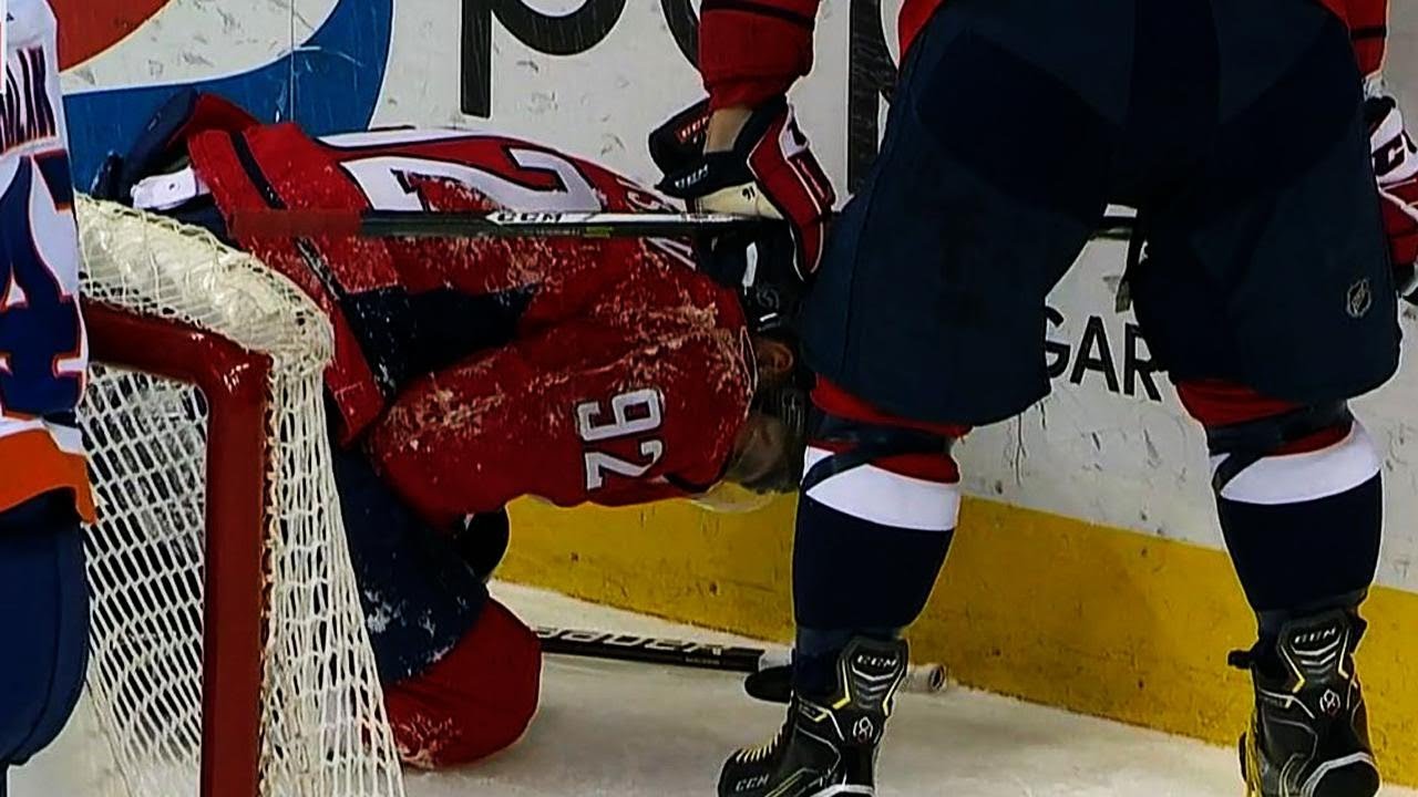 Vidéo:  Jaroslav Halak qui BLESSE KUZNETSOV...