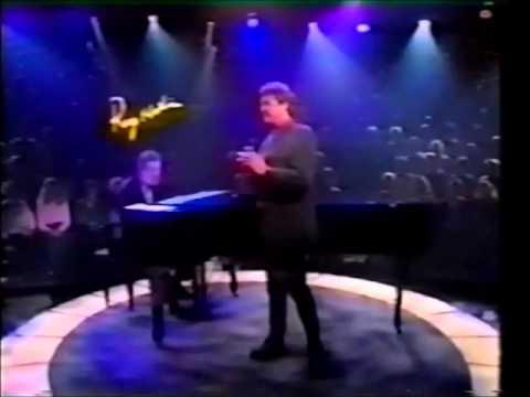 Michael Crawford forgetting the words to a song