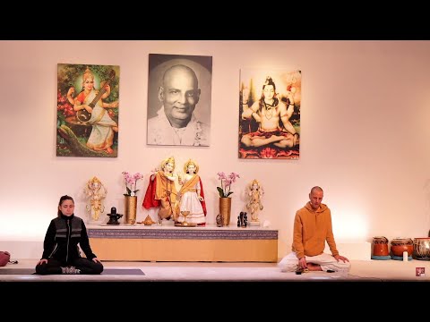 Yogastunde Mittelstufe "Exakt" mit Ravi - Yoga Vidya Live,  14.03.2022, 09:15 Uhr