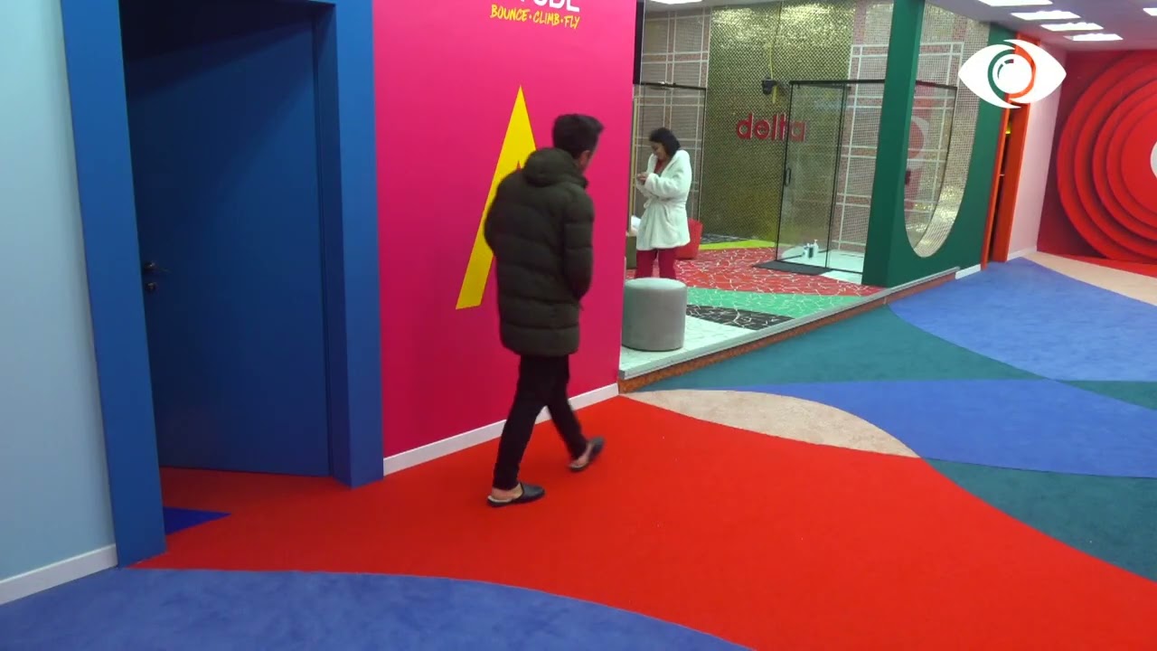 O qelbësira/ Amos shtrihet mbi miell, bërtet dhe zgjon banorët e tjerë