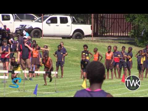 Pionier Primary School Athletics 11-02-17 Hurdles Boys