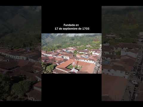 ¡Simacota: Donde la historia y la montaña se abrazan! 🦅🌿