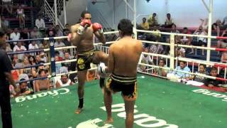 Download Lagu UFC Vet Dorian Price (Tiger Muay Thai) KO's Petdan @ Bangla Thai boxing Stadium Thumbnail