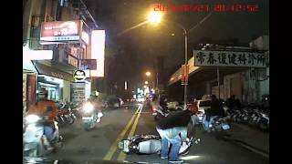 preview picture of video '機車相撞 Drunk Scooter Rider'