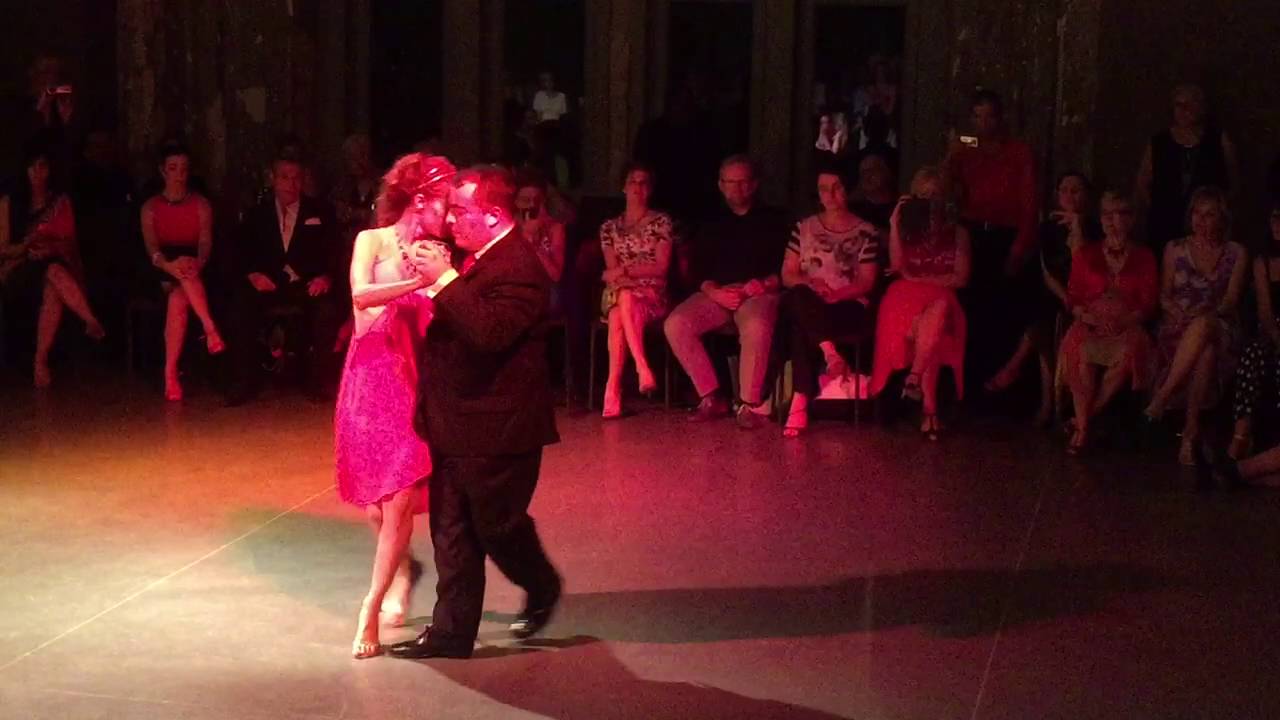 Eugenia Ramirez Miori y Hernan Alvarez Prieto bailan el Tango "Sombras Del Puerto" de di Sarli