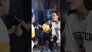 Download lagu Aku ra mundur tante #damaradji #dellamonica #tepungkanji #dangdutkoplo #shorts mp3