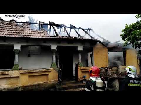 Incendiu la Teslui, in satul Comanita - o femeie a ajuns la spital cu arsuri de gradul I pe fata