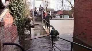 preview picture of video 'Hitzacker - Elbe Hochwasser 2006 / Überschwemmung der Altstadt'