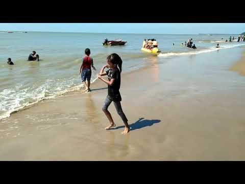 Rayya..keseruan di Pantai Batakan