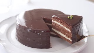 "well, well, calm down. I can manage" LMAO（00:15:25 - 00:17:22） - チョコレート・バタークリームケーキの作り方 Flourless chocolate cake｜HidaMari Cooking