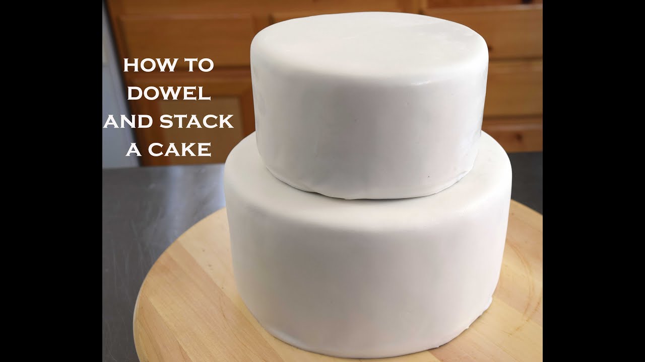 How To Dowel and Stack Cakes : Simple Tips For A Cake Decorating Beginner