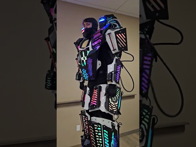 Vídeo relacionado con Earthradius Traje de robot LED de píxeles inteligentes a todo color para festivales, luces LED, chaqueta luminosa, actuación de baile de escenario (L)