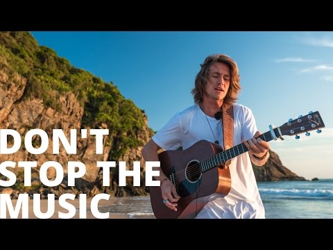 Don't Stop The Music - Rihanna (Vitor Kley cover acústico) Nossa Toca na Rua