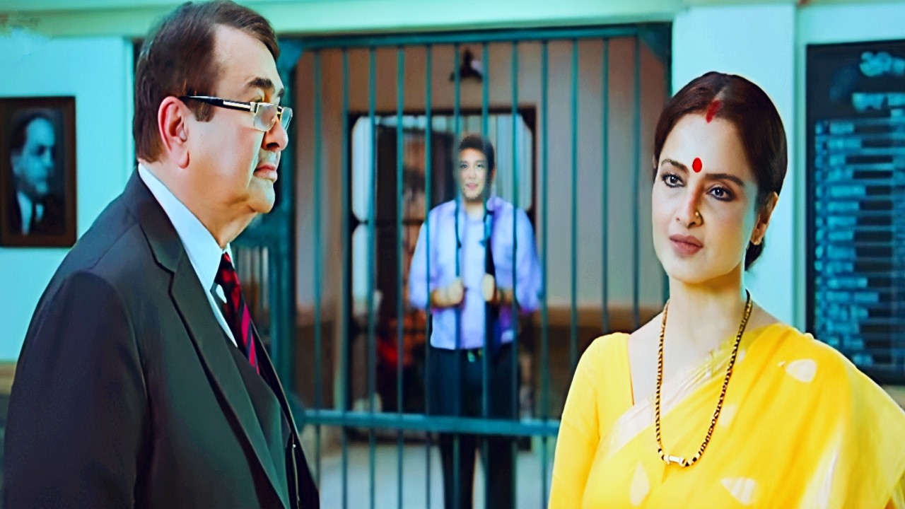 Mother India Ne To Apne Bete Ko Goli Mari Thi, Mene To Bas Jail Mein Band Kiya Hai -Rekha Best Scene