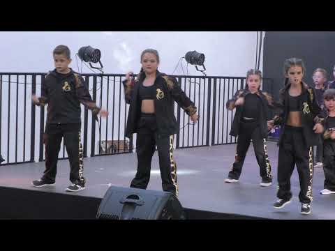 2021 08 Exhibición del grupo Black City Miss