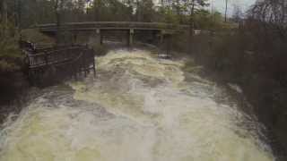 preview picture of video 'Flooding on 12 Mile Creek - Lexington South Carolina'