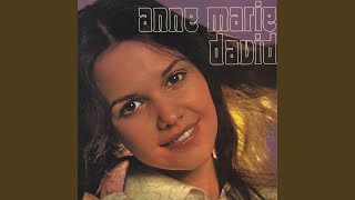 Musik-Video-Miniaturansicht zu Un peu romantique Songtext von Anne-Marie David