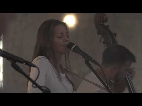 Dominika Gurbaľová a priatelia - Urobím cestu (Na veci dávne nespomínaj) // live zo Synagógy //