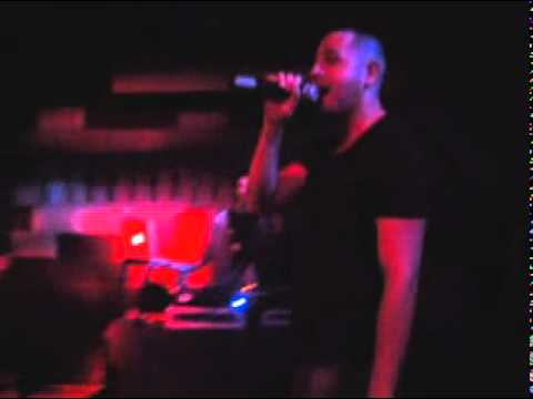 Tee Locasone - She Knows She Bad