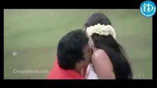 Shreya Saran Navel Kiss Complitation