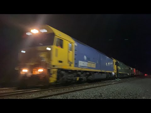 Down Pacific National 7901V the fruit with G525 G520 (FA) BL26 speeding through Gheringhap 29/3/2025