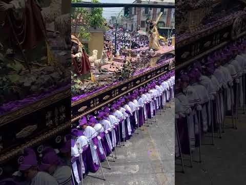 💜💜💜 #cucurucho #religion #procesión #católicos #cristianos #semanasanta #guatemala
