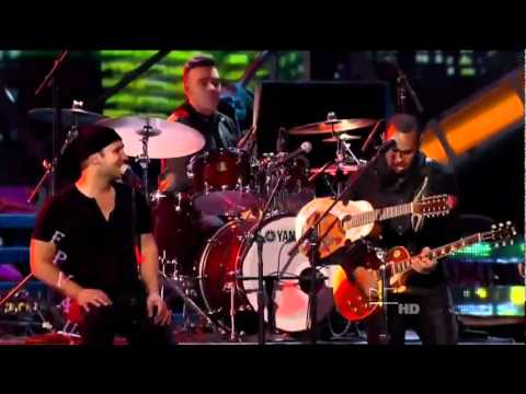 Ricky Martin y Natalia Jimenez   Lo Mejor De Mi Vida Eres Tu   Latin Grammys 2010 HD