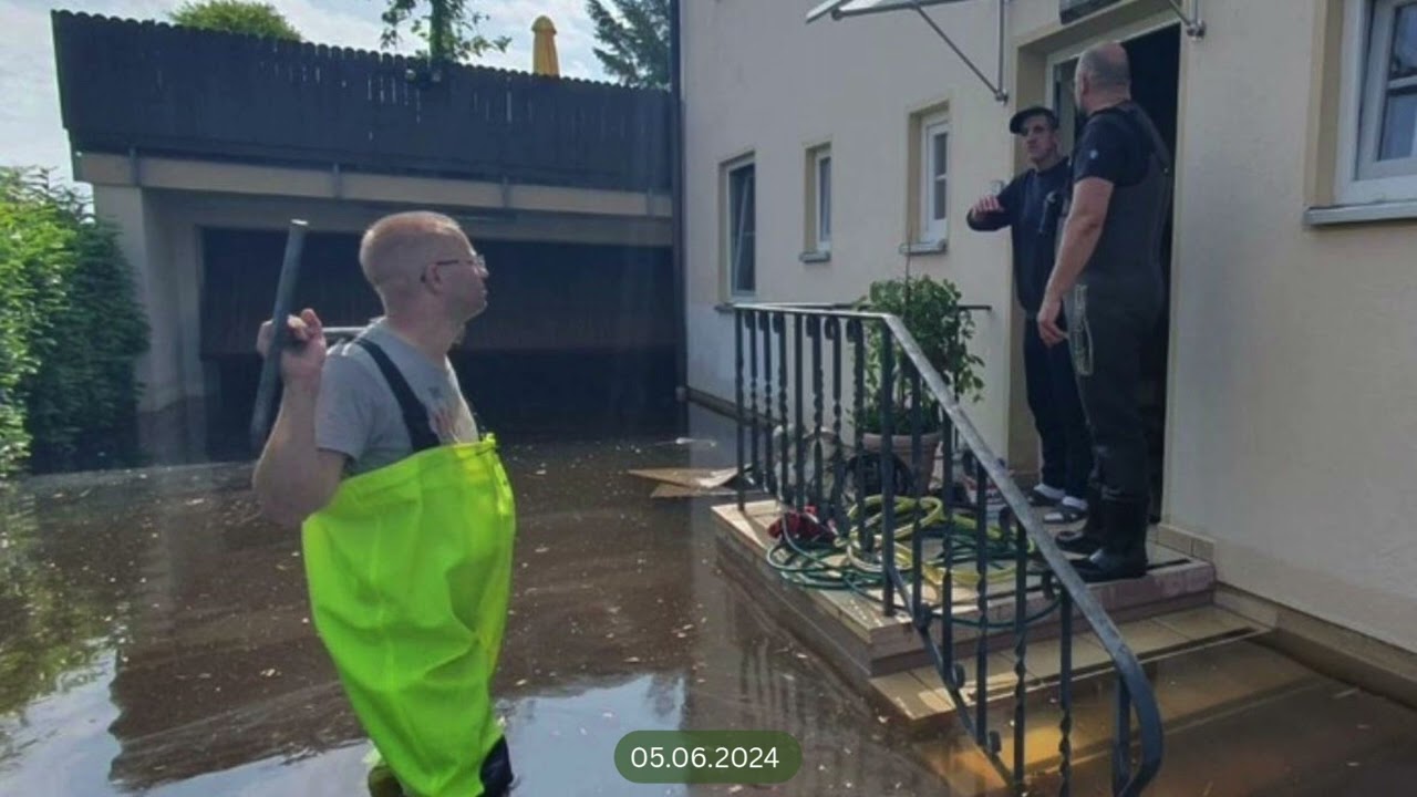 Diese Bilder erzählen eine Geschichte, die unter die Haut geht: Wie das Wasser am 04.06.2024 unaufhaltsam in Zusum eindringt, Häuser verschlingt und Existenzen bedroht. Angst, Hilflosigkeit und Zusammenhalt – all das spiegelt sich in jedem Bild wider.