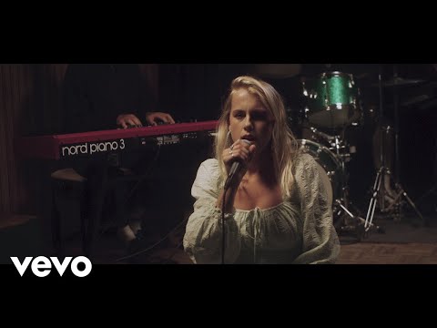 Mathilda Homer - Baby Blue Eyes (Live at Laylow, London, 2020)