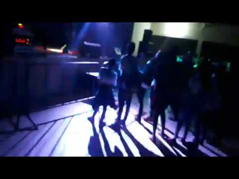 REGARDER COMMENT LE PUBLIC CHANTE LE SON WALABOKESS DE K-RAVANE