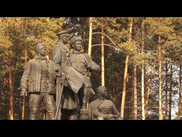 Ветераны Комсомола возложили цветы к монументам