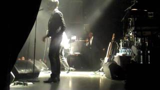 Raphael Saadiq - Lets Take a Walk (LIVE in Oslo) 10.15.09