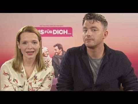 Karoline Herfurth und Friedrich Mücke lesen eure Liebes-SMS vor