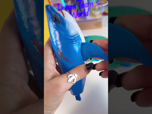 Vídeo relacionado con Robo Alive Deep Sea Monster Surprise de ZURU, Caja Sorpresa y Animal electrónico de Juguete para niños (Shark)