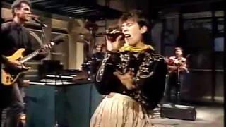 kd  Lang -  Turn Me Round (Live on Letterman 1985)