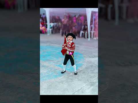 Tomando fotos en la elección de "Reina Infantil" en San Pedro Cutzan, Chicacao Suchitepéquez ......