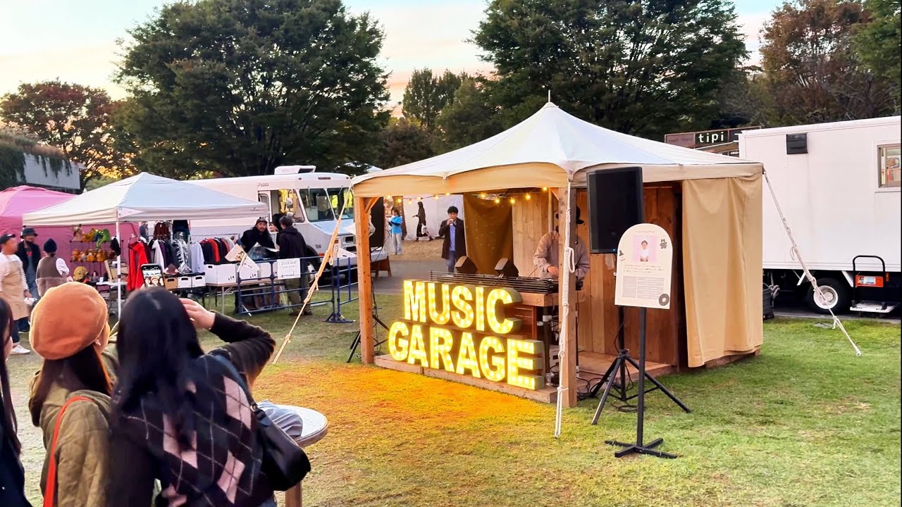 東京跳蚤集市的一天漫步：骨董，vintage，古書，音樂，帳篷 和自由的空氣